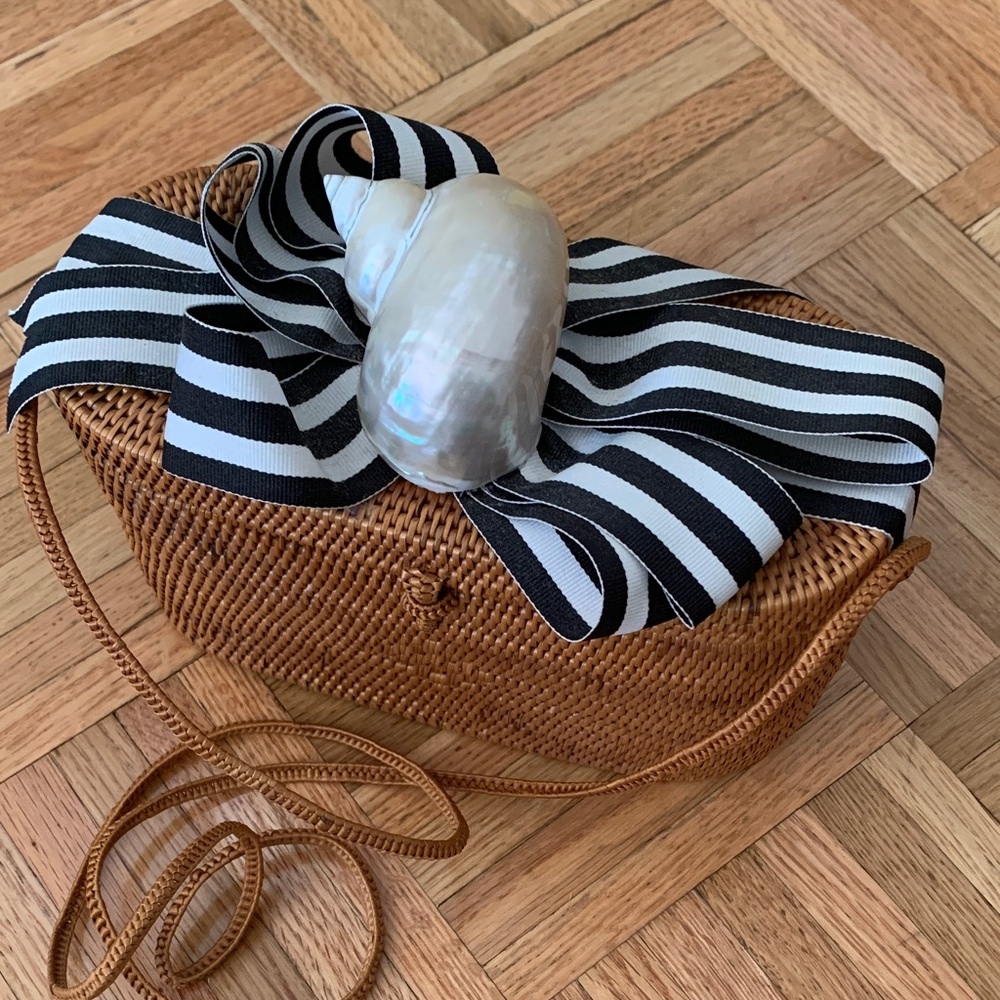 RETAIL $195 Basket Purse Natural Root Hand-Woven Custom Shell & Bow Accent - Picture 10 of 15